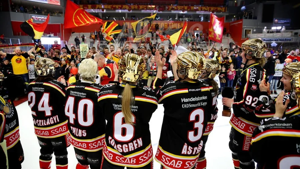 Hyllades. Luleå Hockey hyllades stort av supportrarna när de vann SM-guld 2016 med Eliasson som kapten i laget.