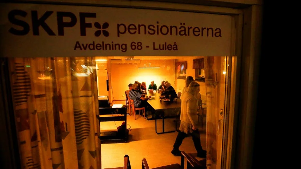 Värme. Det är kallt och blåsigt utomhus, inne men inne på pensionärskören Akvilejas sångövning råder en varm stämning och gemenskap.