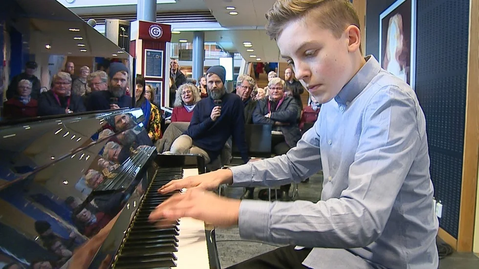 Drömmar. Han vill åka på en egen worldtour och spela piano. Maksymilian Maksymowicz har stora drömmar.