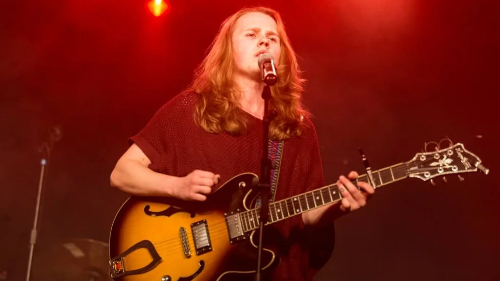 Uppmärksamhet. Dennis Kalla uppträder på South by southwest i Austin i veckan. Men redan innan han stått på scenen har några skvibolag visat intresse för norrbottningen.