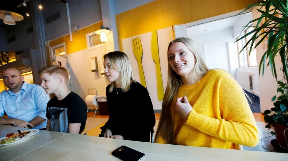 – Om det blir tjafs tar vi tag i konflikterna. Vi löser dem och lägger det bakom oss, säger Einar Furmark, Nora Eriksson och Thelma Jäderholm i klass 9C. Lärare är Fredrik Johansson.