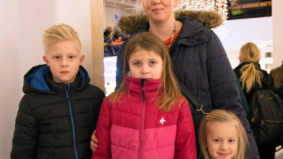 Therese Berg hade med sig dottern Melissa, 8 år, och hennes kusiner Elton och Elisa Lundberg, 7 respektive 5 år. "Vi hejade på Chris", sa Therese.
