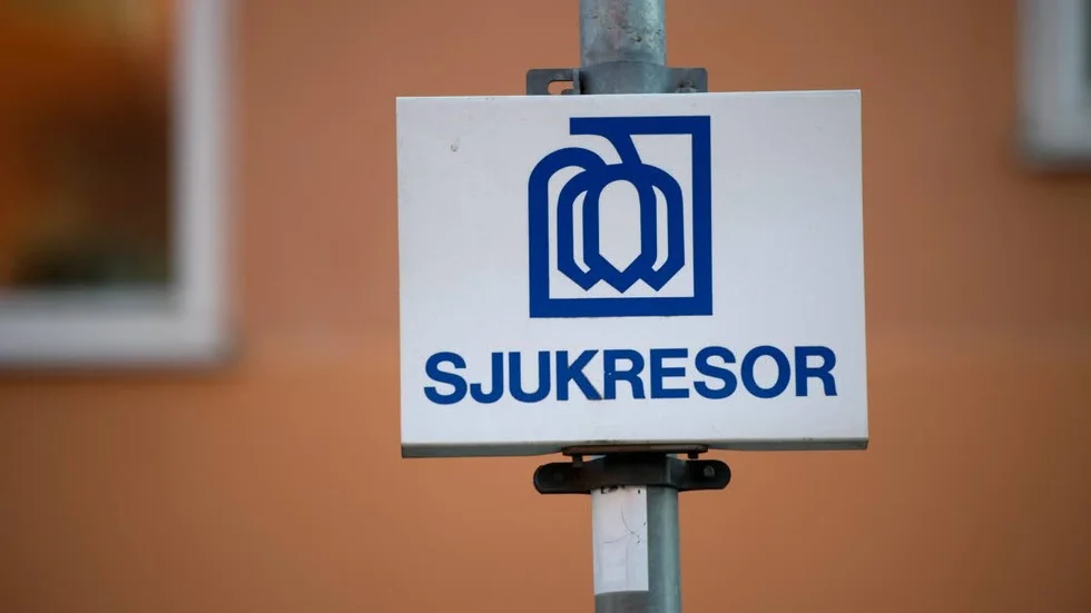Sjukresan. Det skulle bli en enkelt tur för att byta ut hörapparaten. Men Hans Nordberg, 89, hamnade på akuten istället.
