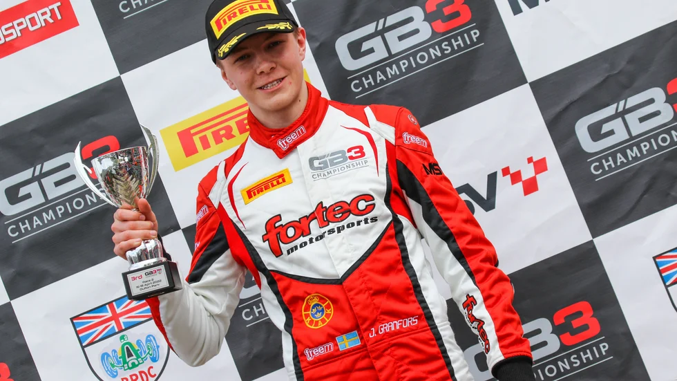 Joel Granfors från Eskilstuna körde till sig en pallplats under sina allra första tävlingshelg i GB3.
