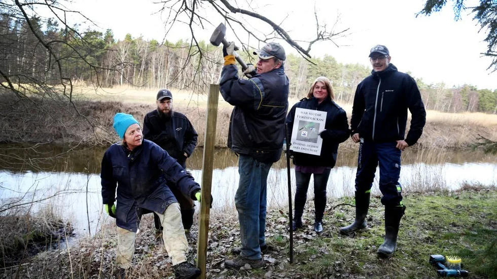 Gemensamma krafter har enats för att erbjuda alla fiske i ån. Kickan och Per Karlsson, Niklas Häglund, Birgitta Dahlqvist och Joakim Lyander är några av de som jobbat för fiskekort i När.