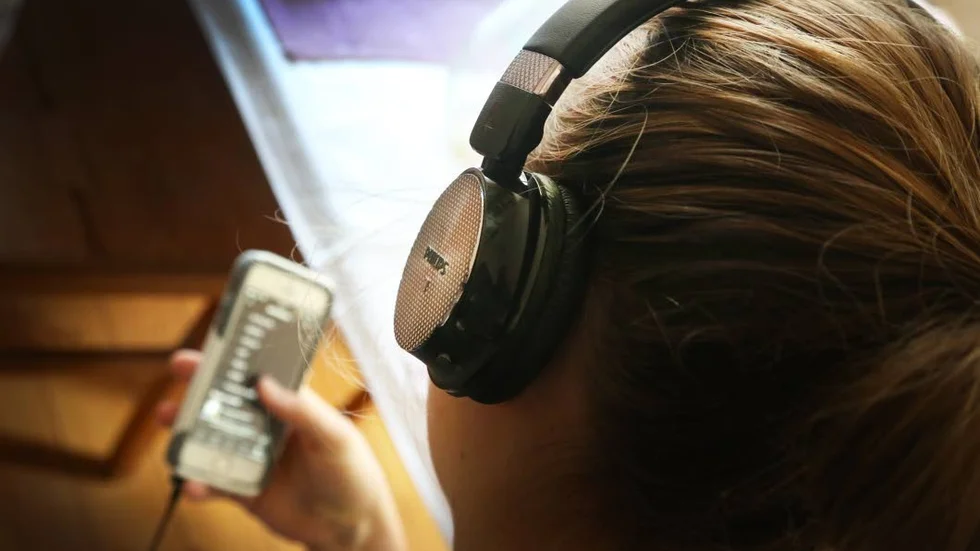 Hörselproblem. Musik på hög volym under lång tid kan ge hörselnedsättningar och tinnitus. Något som konstaterats hos en del av eleverna på Wisbygymnasiet.