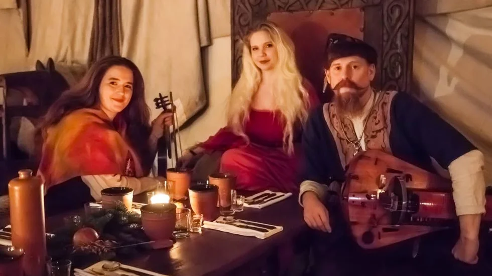 Domkyrkan. Saga Björling, Göran ”Vevgöran” Hallmarken och Kristin ”Fornfela” Svensson framför medeltida julsånger.