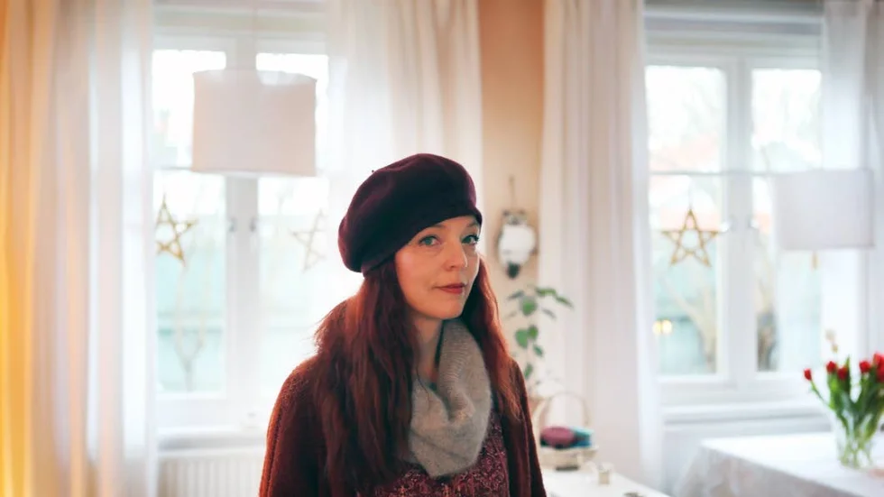 Kritisk. Jonna Bengtsson som är Waldorfförskollärare anser att riksdagsbeslutet om att göra förskoleklassen obligatorisk är helt fel väg att gå. Förskolan Karlavagnen förlorar en stor del barn som nu måste börja i skolan.