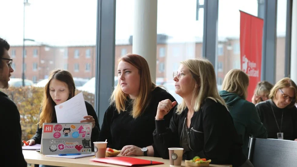 Möte. Julietta Stoencheva, Linnea Lundgren och Sara Nilsson från Pickit träffar Victor Walleberg, en potentiell praktikant.