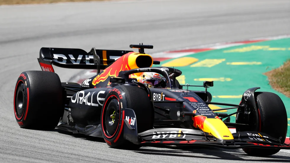 Red Bulls Max Verstappen vann ett dramatiskt Spaniens GP.