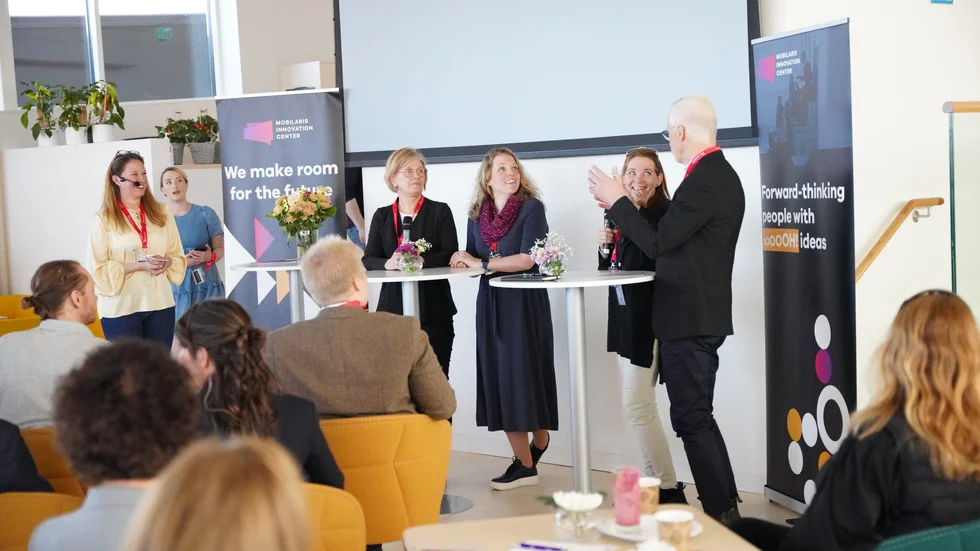 Panelsamtal med Monica Quinteiro, plats- och produktionschef för SSAB i Luleå, Anne Graf, chef för infrastrukturtjänster på H2 Green Steel, Susanne Rostmark, forskningsledare för LKAB och Lars Ejeklint, klimatcoach för Vattenfall.