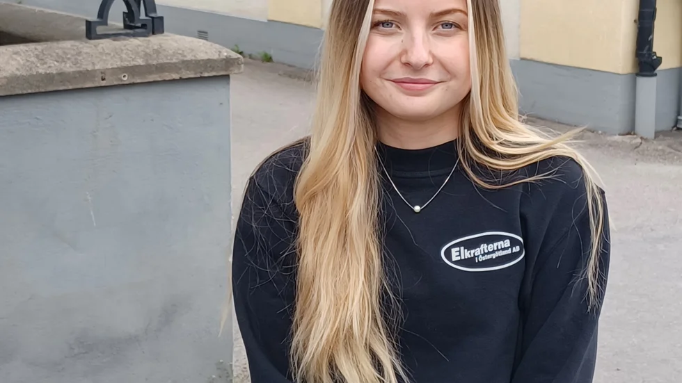 Terese Nilsson från Kimstad har under tre år utbildat sig till elektriker. Första vardagen efter studentutspringet nästa fredag börjar hon en anställning på Elkrafterna i Östergötland AB. En firma där hon varit praktikant under två perioder. 