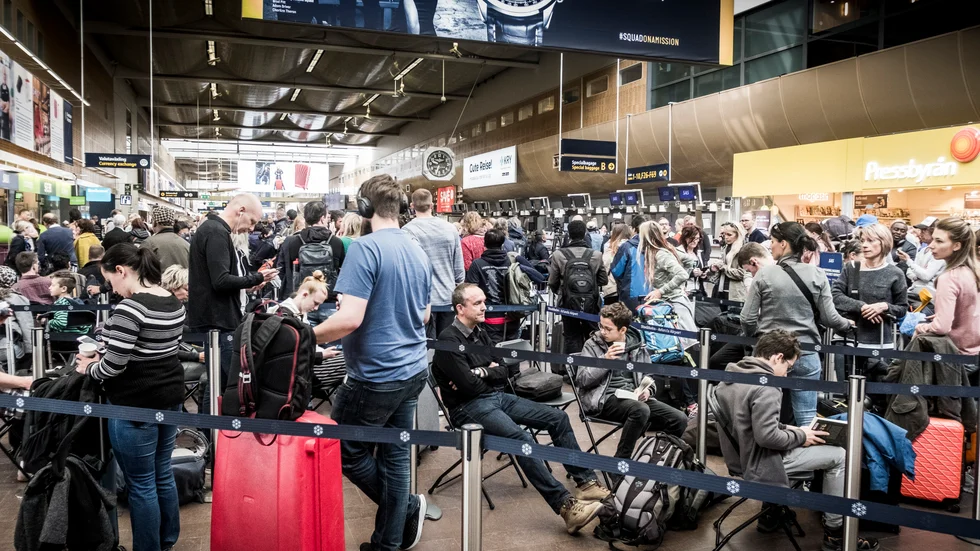 Flygkaos. Varken polisens passhantering eller Arlanda stod redo för det ökade trycket på resor efter pandemin. 