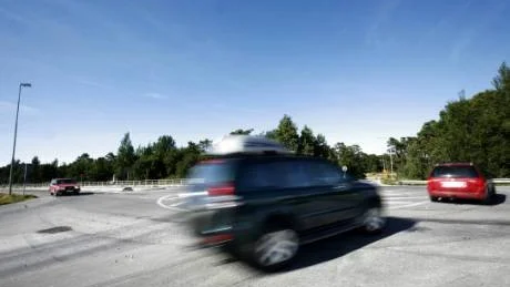 En man i 30-årsåldern döms för vållande till kroppsskada efter ha brutit mot väjningspliken och orsakat en krock med ett annat fordon i Bålsta.