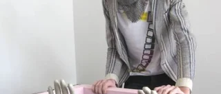 Viktor står på tå och längtar