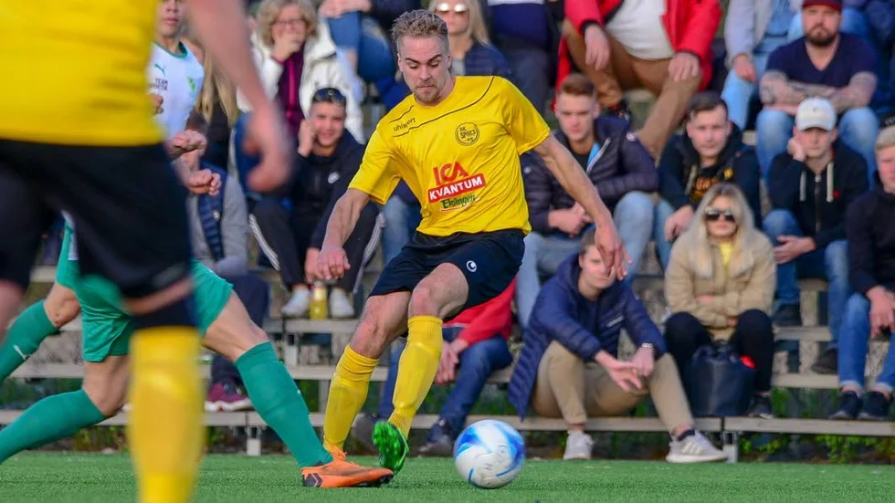 När BK Sport vann mot Järna med 9–1 gjorde Fredrik Danielsson ett äkta hattrick på rekordtid.
