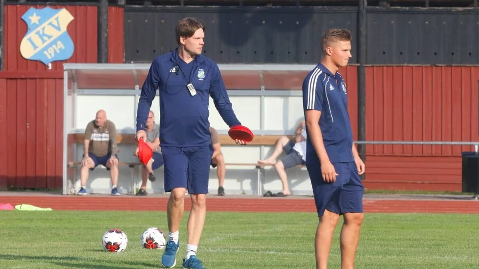 Anders Pense (t v) tycker Viljan har verksamhet för division 3, kanske främst genom sin ungdomsutveckling.