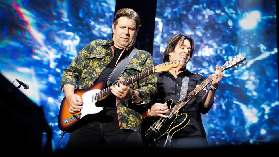 Mats Persson och Per Gessle rockar loss vid Brottet i Halmstad, ett stopp på avslutsturnén..