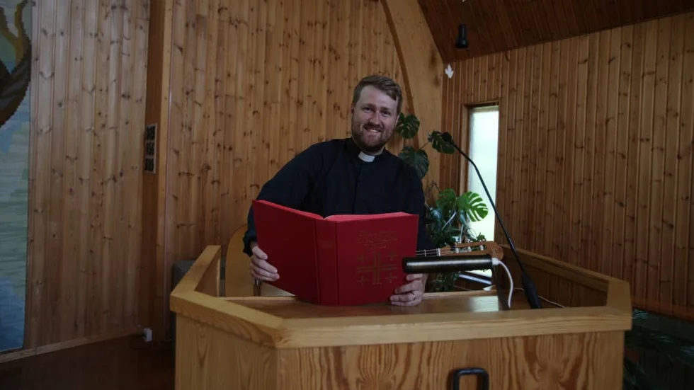 Simon Alander håller sin välkomstpredikan på söndag.