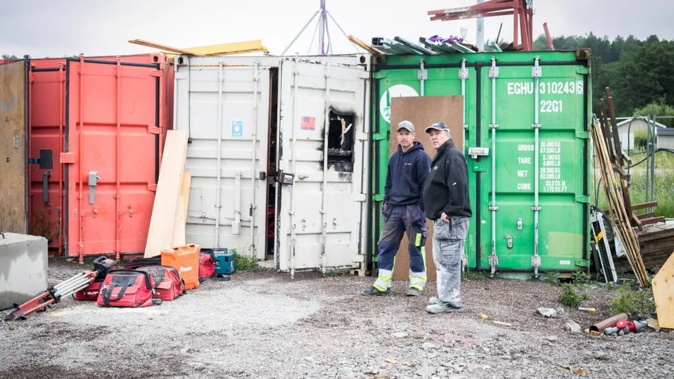 Pierre Johansson och Thomas Bergstöm är beskymrade. Någon har natten till onsdagn brytit sig in i byggfirmans container och tagit verktyg och maskiner för hundratusentals kronor.