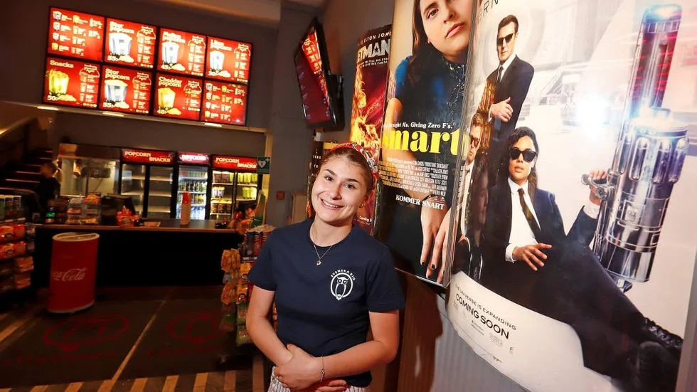Wilma Sandelius jobbar på Biografen Rio där åskovädret satte stopp för tre filmvisningar.
