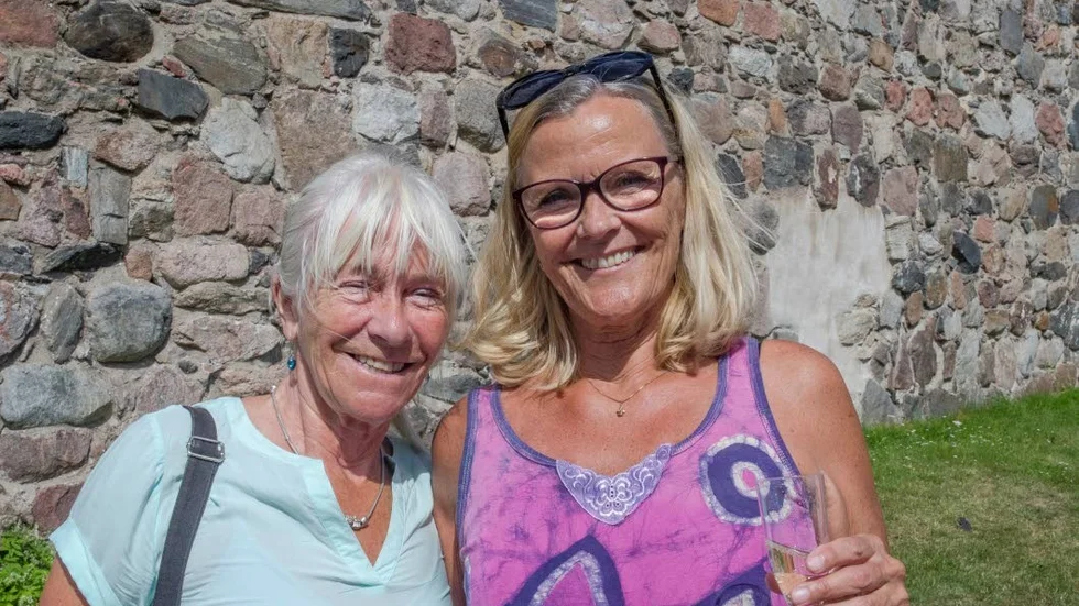 Britt-Louise Flemming, Malmköping, och Christina Allinger, Stockholm, fick frågan, vad ser du mest fram emot med Gästabudet?

"Den historiska återblicken. Vi har varit i tornet men det räcker inte", säger Britt-Loise.

"Att få lära mig allt jag glömt i skolan", säger Christina.