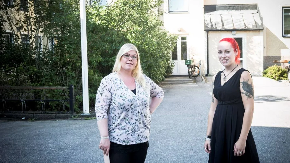 Elina Nyberg och Ida Lindqvist har precis börjat studera till Behandlingspedagog på Campus Nyköping.  Ingen av de var i behov av att hitta studentbostad men säger att minst två elever i klassen köpt lägenhet för att det inte finns några att hyra och att flera letar bostad.