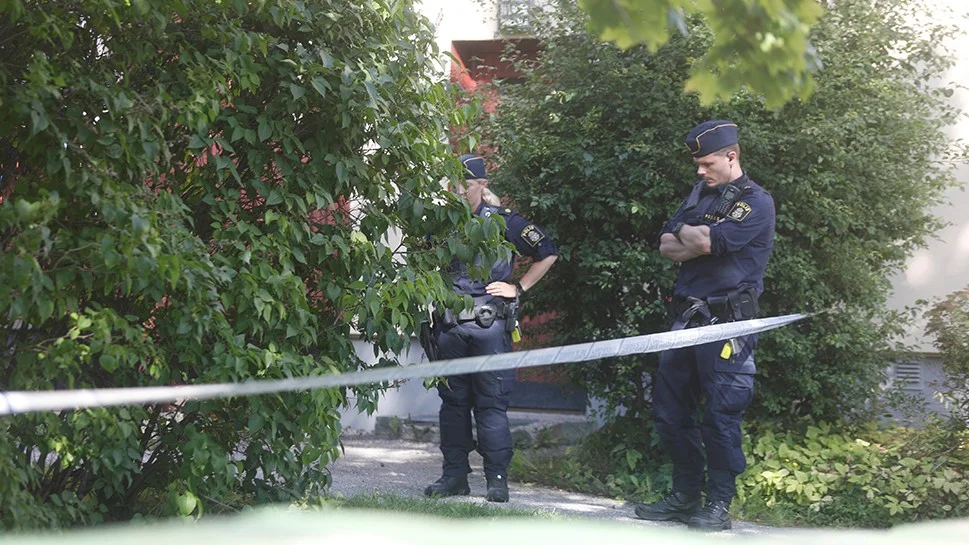 Området där skjutningen ägt rum på Uttermarksgatan spärrades av och undersöktes på måndagen.