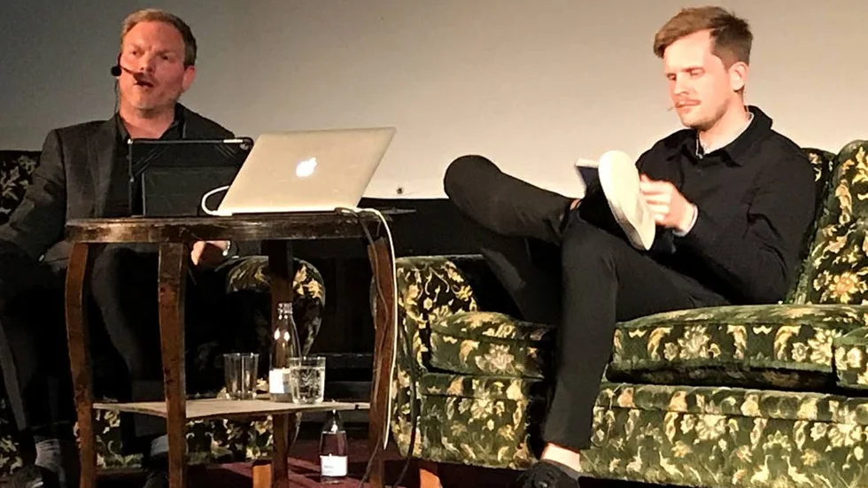 Daniel Hermansson och Robin Olovsson hinner knappt börja docera innan publiken jublar.