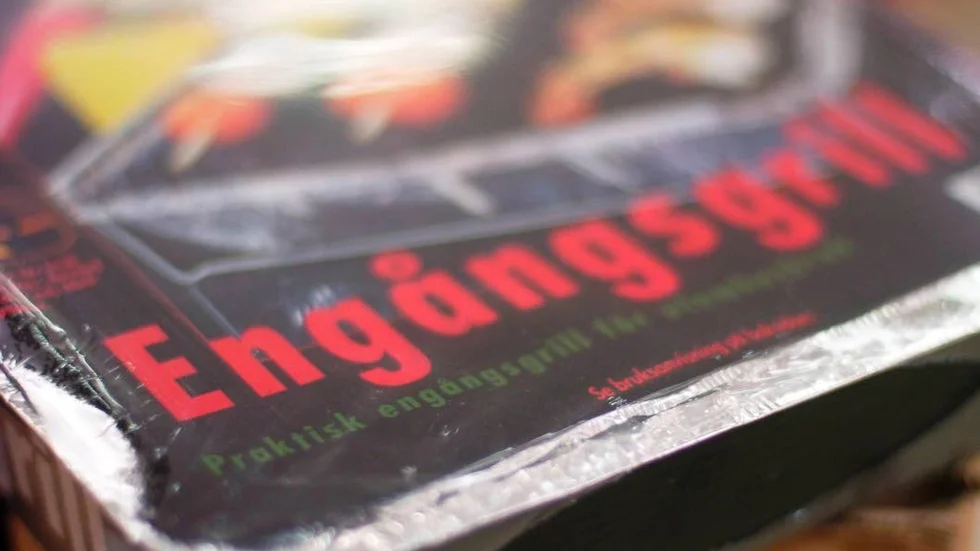 Fler butiker slutar sälja engångsgrillar.