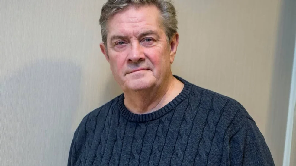 Skådespelaren Allan Svensson har sjukskrivits till följd av långvariga besvär.