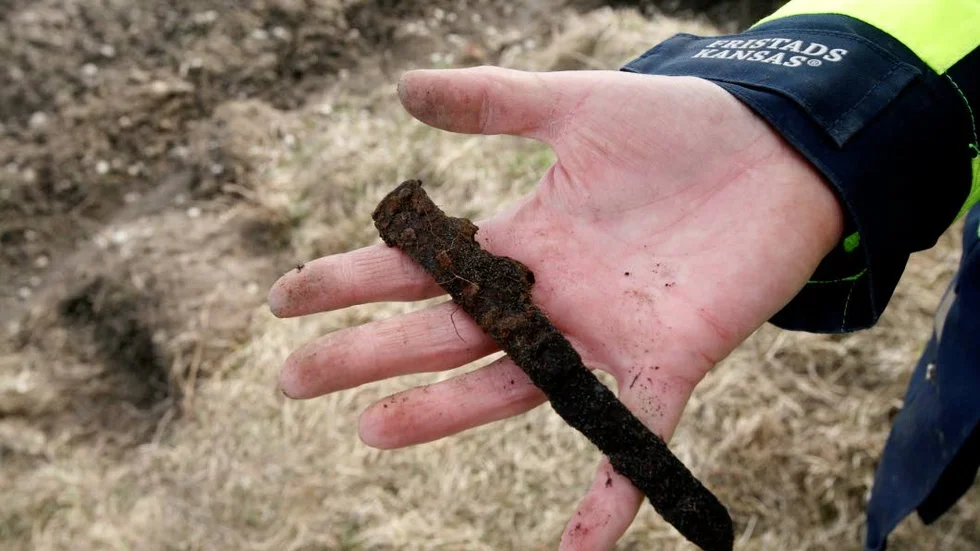 BEKRÄFTELSE. Kniven är ett av de fynd som i veckan påträffades på den plats arkeologerna länge misstänkt att danskarna trängde in på Fjäle myr.