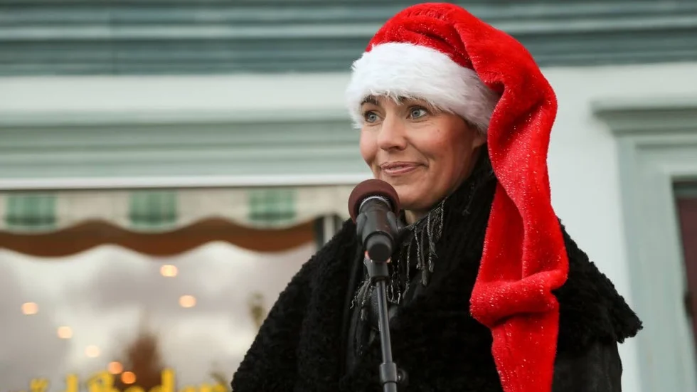 Julia Bendelin hälsade alla som vara med i Visby centrums tomteparad välkomna.