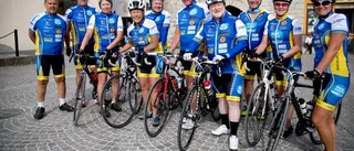 De cyklar för Claudia och för att rädda andra barn