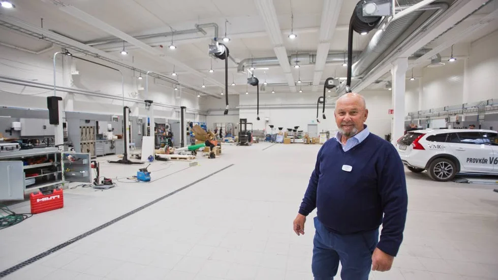 CHEF. Lars Holm, vd, i Visby Motorcentrals nya serviceverkstad.