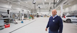 BILDER: Båtfabriken har blivit bilhall