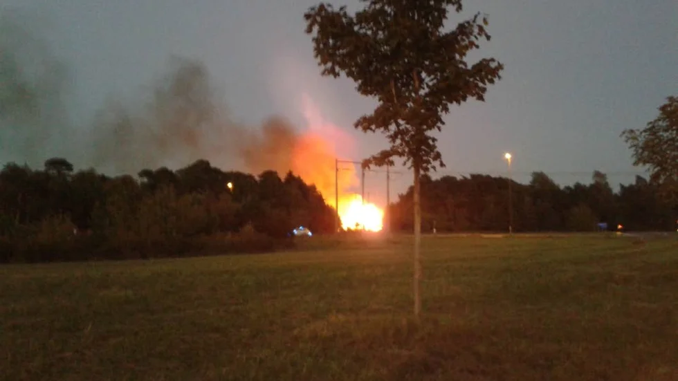Under fredagskvällen startade en kraftig brand vid Rävhagen i Visby.