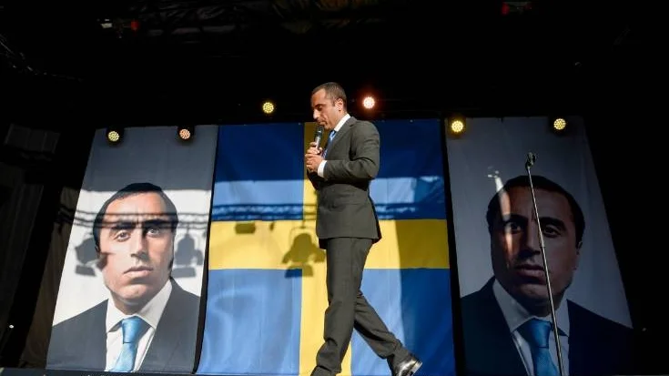 Komikern och skådespelaren Özz Nujen spelar sin föreställning Statsminister Özz Nûjen på Gutevallen under Almedalsveckan.