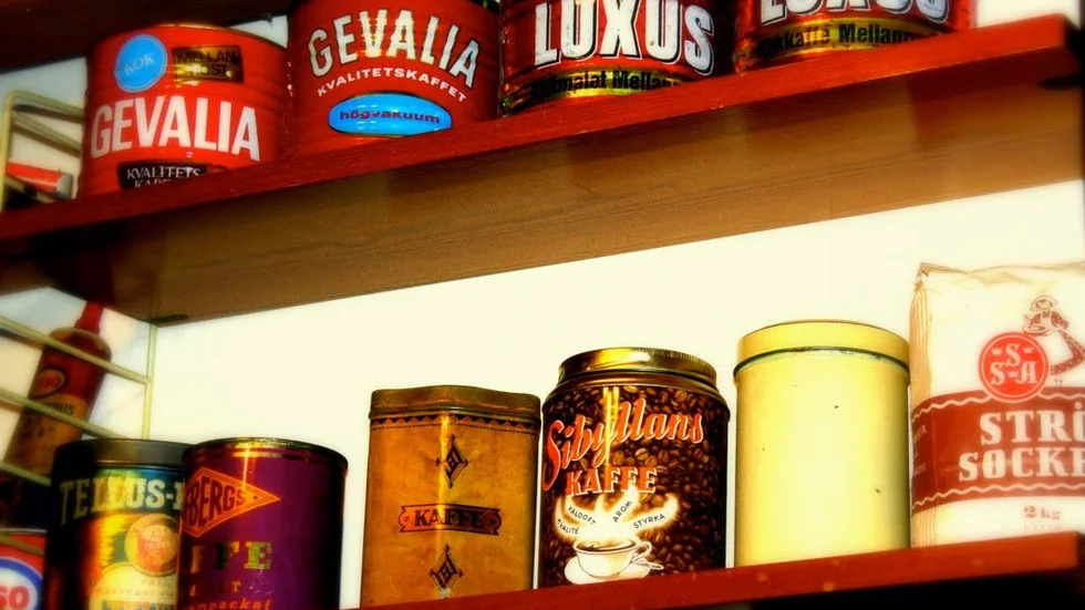 Nostalgi. Gamla kaffeburkar väcker många minnen.
