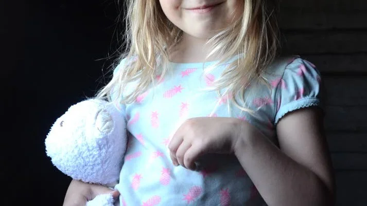 LINSLUSEN. Yogainstruktörens dotter Vida trivdes bra framför kameran.