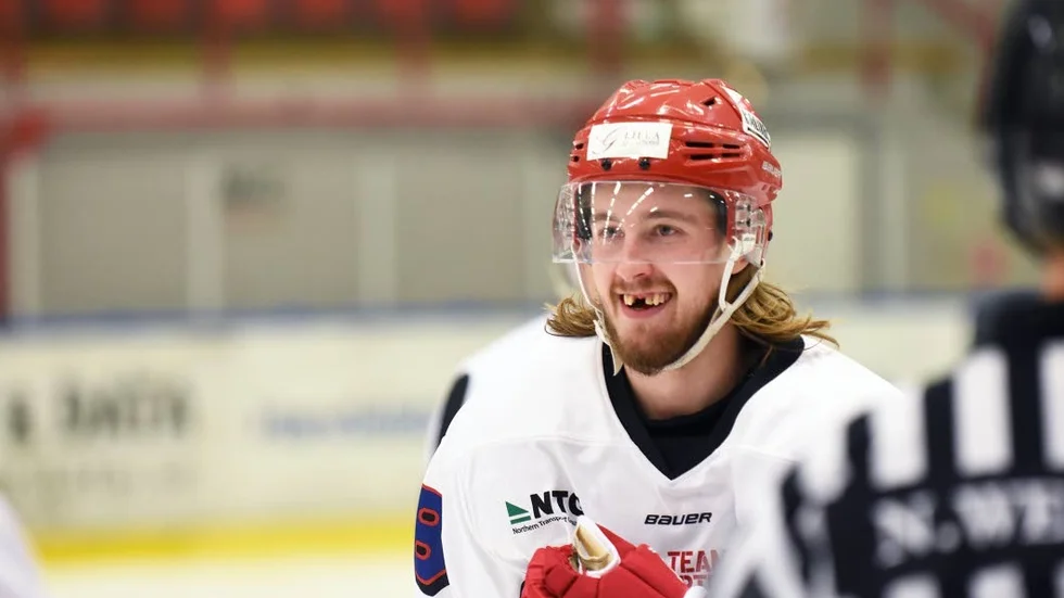 Målskytt. Mattias Törnqvist inledde målskyttet i derbyt mellan Asplöven och Kalix HC.