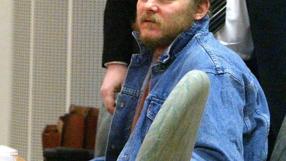 Tidsbestämt. Glenn Lövgren har suttit drygt 12 år i fängelse för mordet på en trebarnsmamma i Piteå. Nu vill han ha sitt livstidsstraff tidsbestämt. Bilden är från hovrättsförhandlingen 2005.