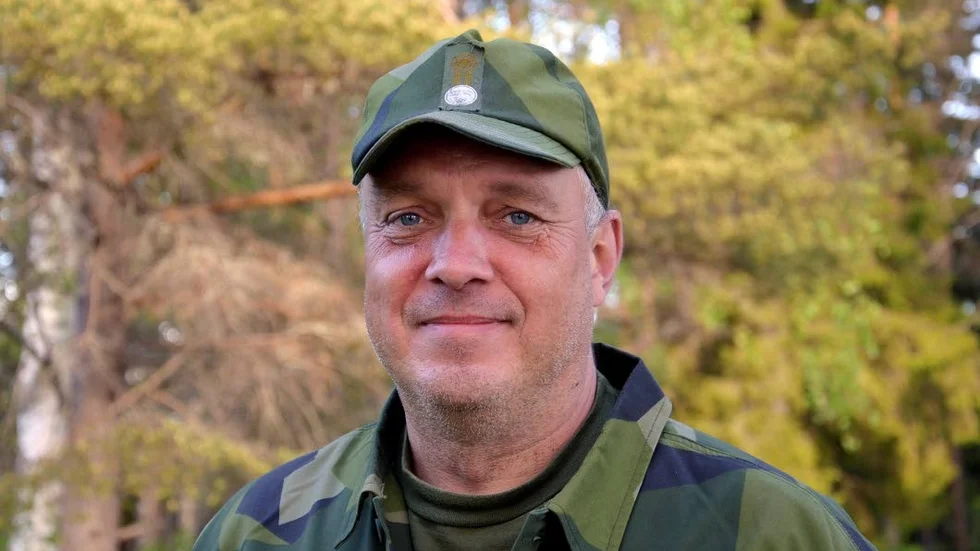 26 deltagare. Kurschefen Anders Roos, Försvarsurbildarna. " Vi vill gärna kalla de duktiga ungdomarna till pliktutbildning".