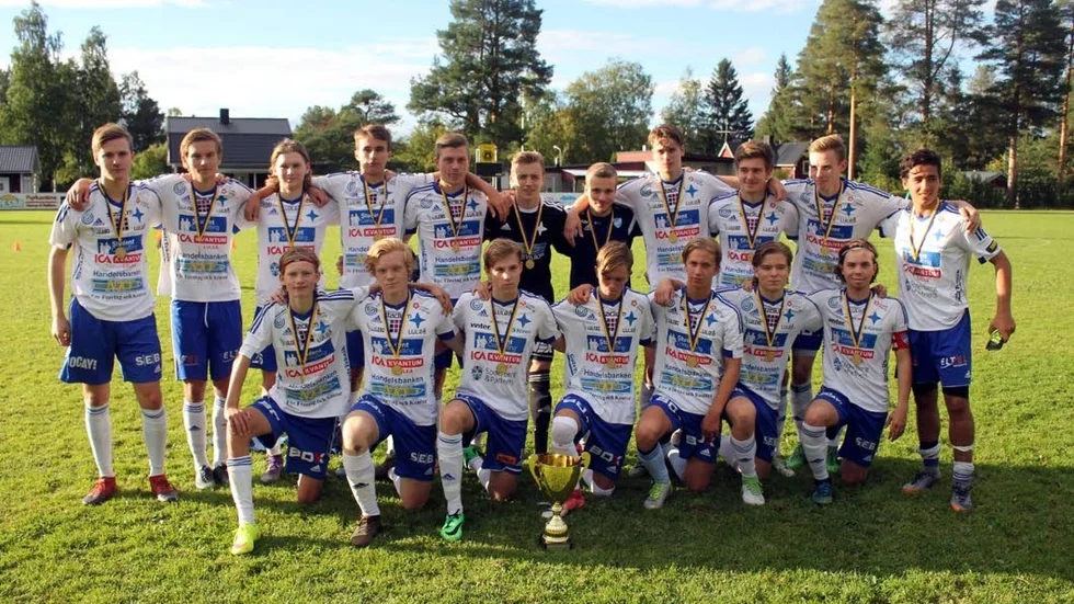 IFK LULEÅ vann pojkar 19. Bakre raden från vänster Andreas Osbäck, William Karlsson, Vilgot Carlman, Isak Abrahamsson, Andreas Keisu, Gustav Stålnacke, Brian Eriksson, Jonathan Lundmark, Viktor Westling, Jonatan Wikström och Ghels Gholami.
Främre raden från vänster Anton Olofsson, Sebastian Vigerbäck, Samuel Landström Juuso, Axel Olsson, Karl Åberg,  Pontus Sandberg, Viktor Nilsson.