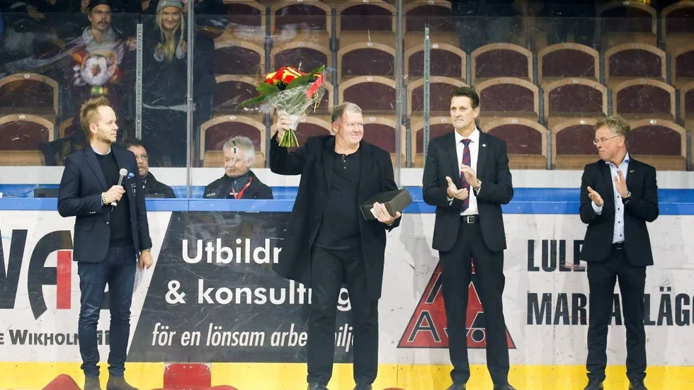 Hyllades. 2016 hyllades Lars Lindgren för sina insatser i Luleå Hockey som lagkapten mellan 1984-1988.