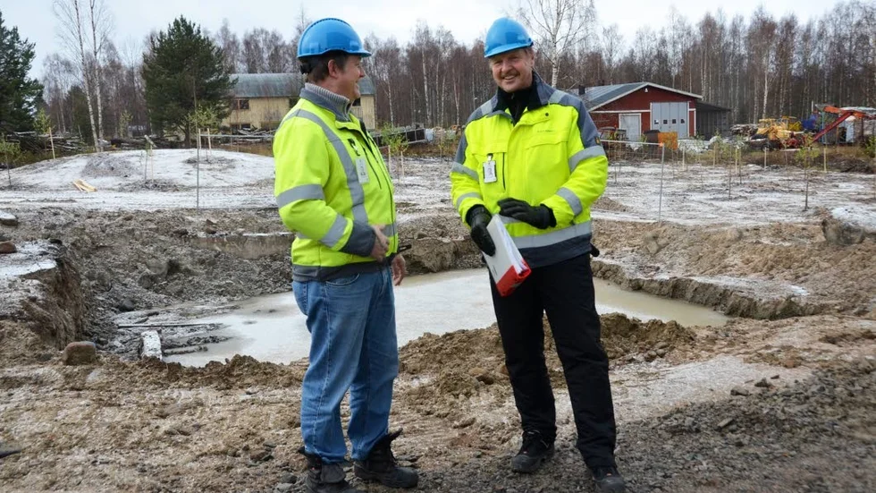 PÅ PLATS I BÅTSKÄRSNÄS. Mats Holmberg och Tommy Johansson.