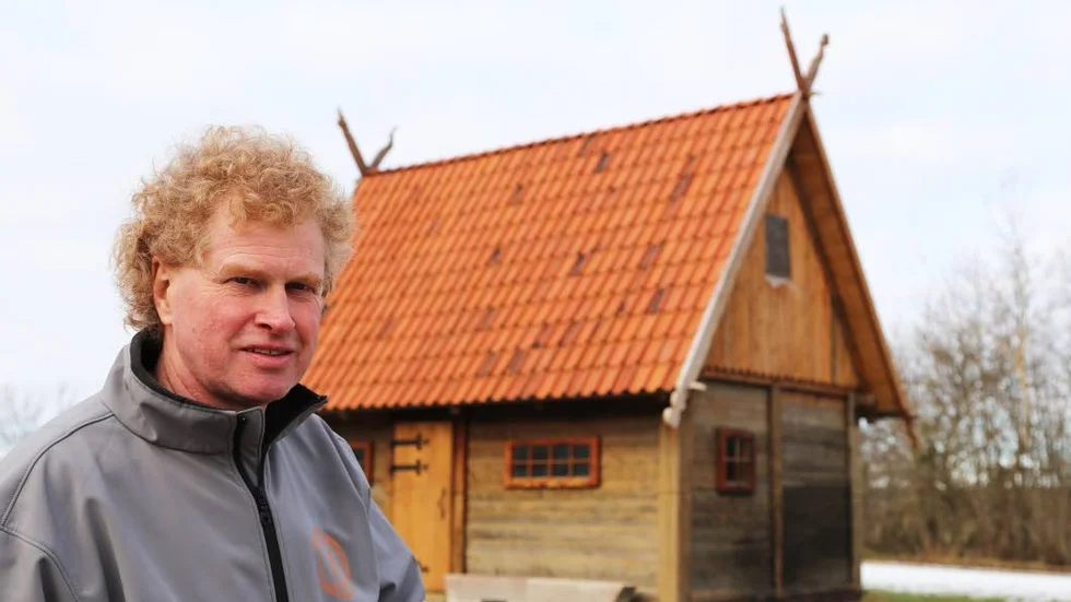 Tradition. Philip Willners har byggt båda husen helt på egen hand.