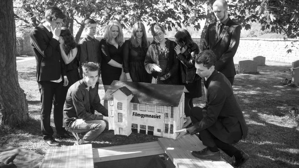Från vänster övre raden: Viktor Klintbom, Linda Havdell, Jake Hall, Jennifer Karlsson, Gabriella Hedesand, Maja Johannesson, An-Catrin Linde, Fabian Thorn.
Sittande: Ludvig Jakobsson, Eddie S. Ahlgren