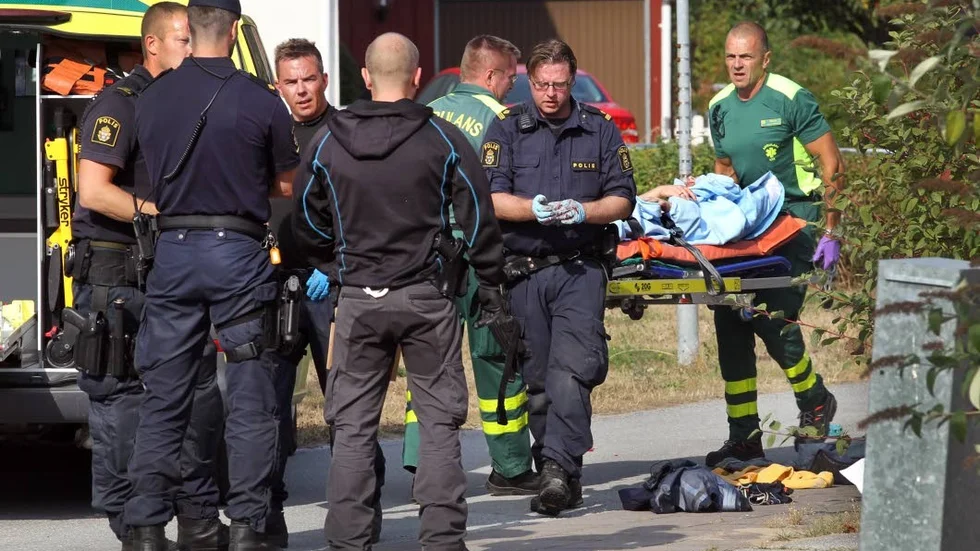 Den 22-årige mannen sköts av polis vid gripandet.