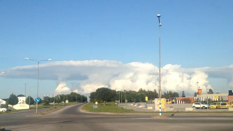 Cumulonimbusmoln över Bro väg i Visby.
Läsarbild